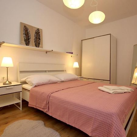 Apartments Ines ムルテル エクステリア 写真
