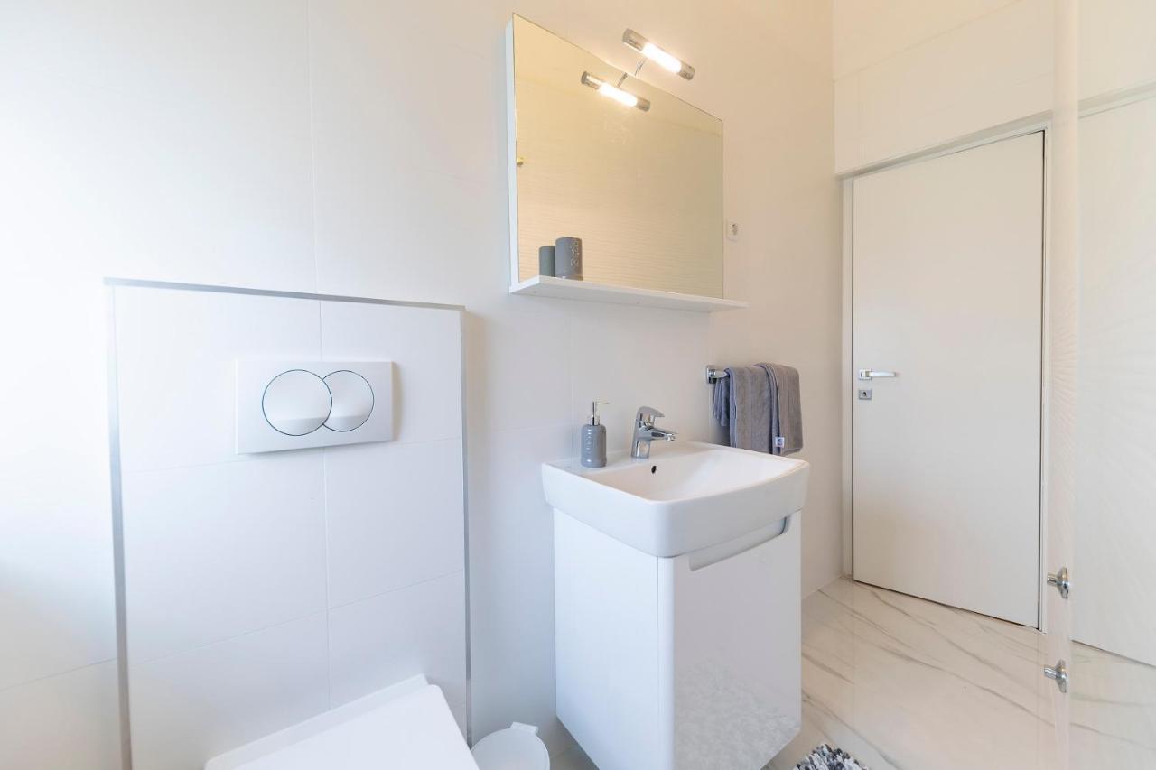 Apartments Ines ムルテル エクステリア 写真