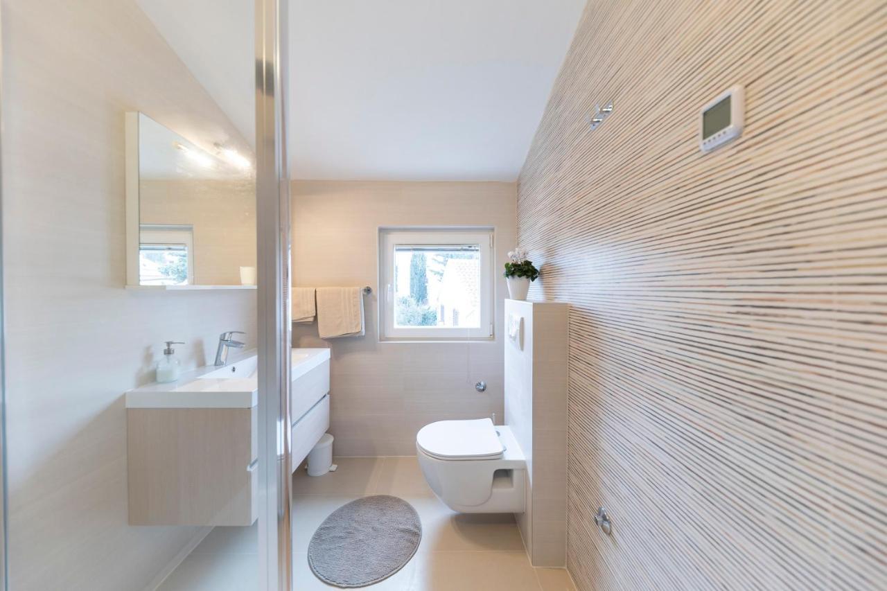 Apartments Ines ムルテル エクステリア 写真
