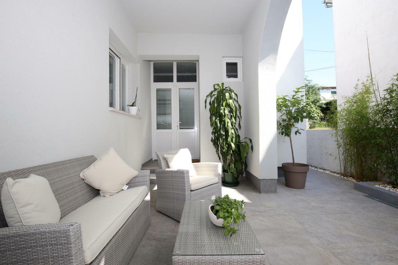 Apartments Ines ムルテル エクステリア 写真