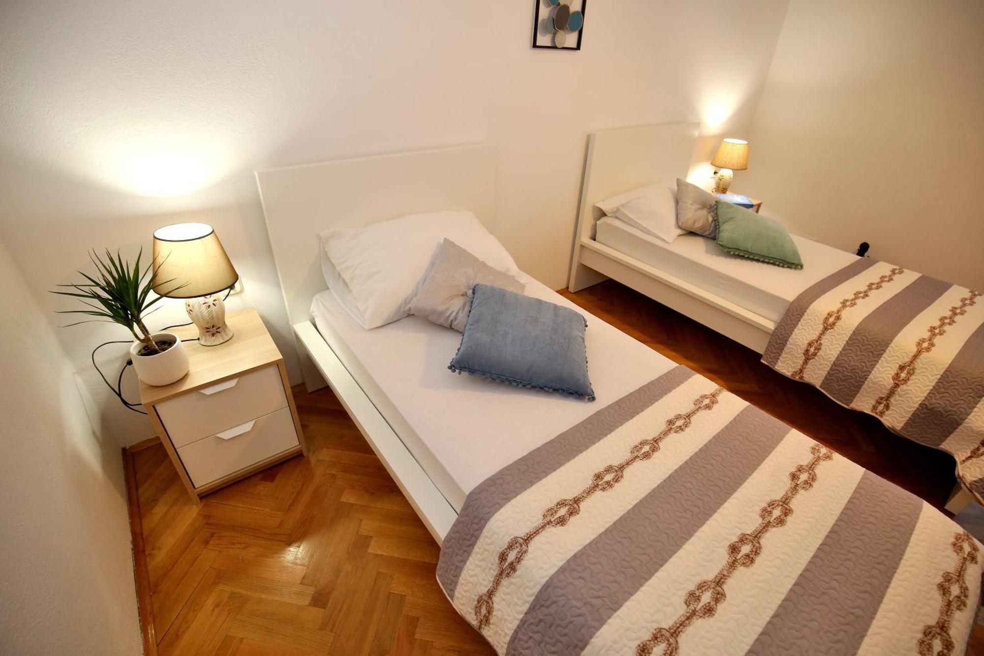 Apartments Ines ムルテル エクステリア 写真