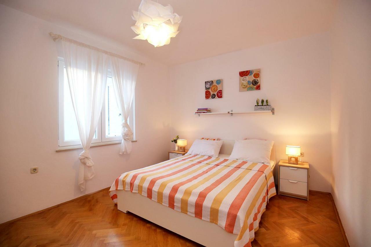 Apartments Ines ムルテル エクステリア 写真