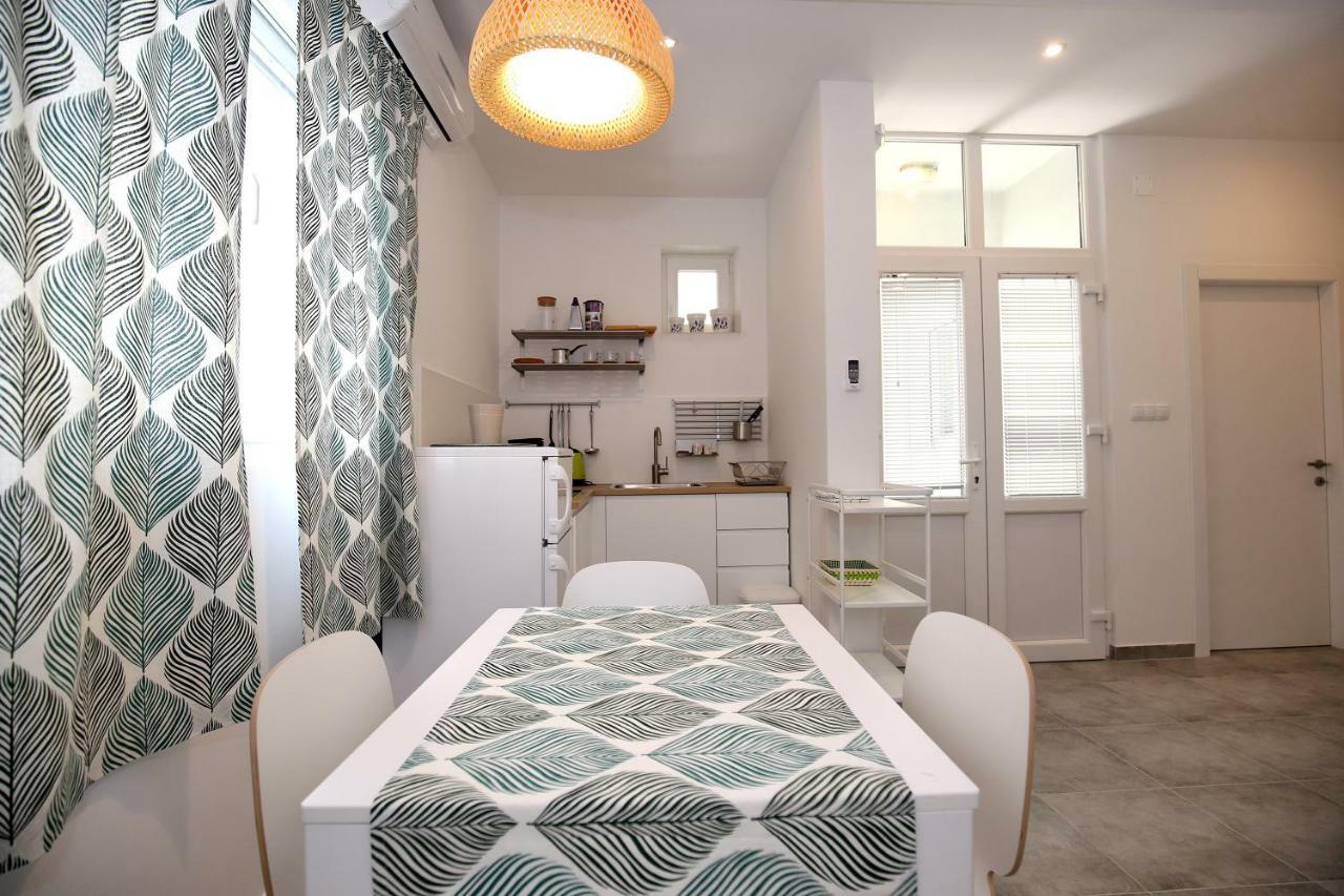 Apartments Ines ムルテル エクステリア 写真