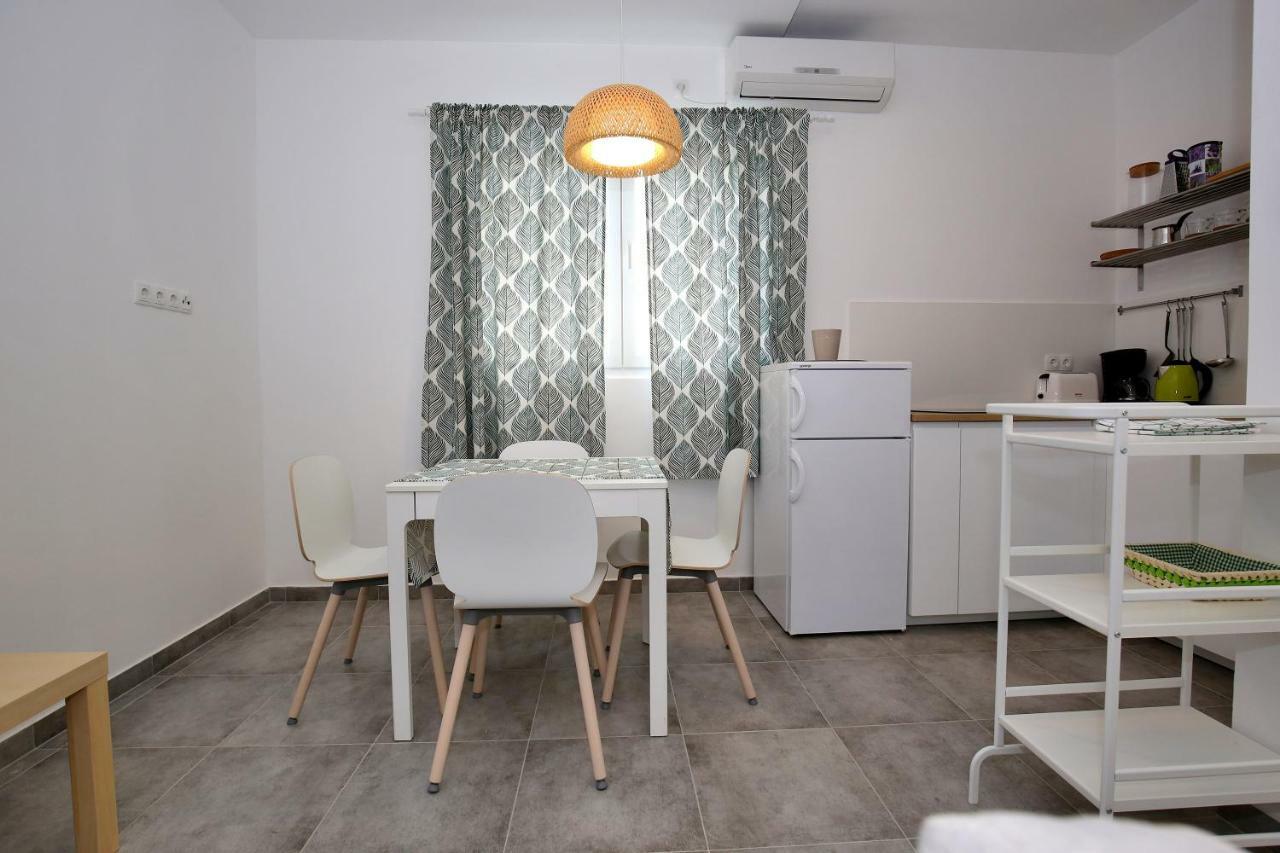 Apartments Ines ムルテル エクステリア 写真