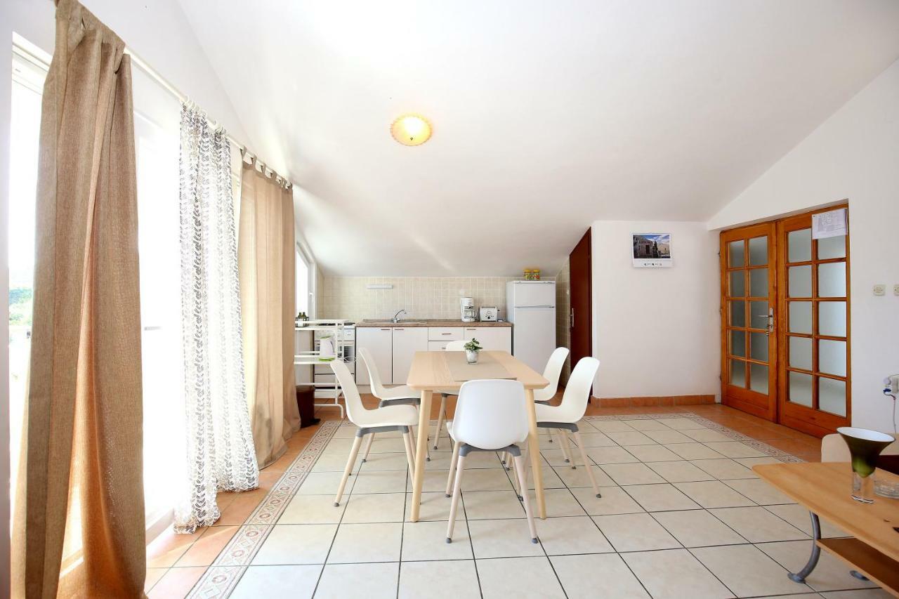 Apartments Ines ムルテル エクステリア 写真