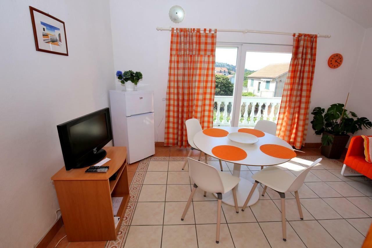 Apartments Ines ムルテル エクステリア 写真