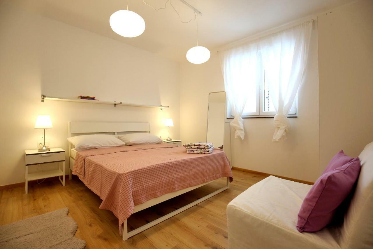 Apartments Ines ムルテル エクステリア 写真