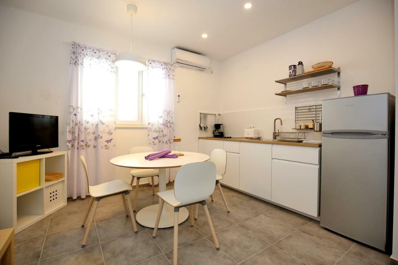 Apartments Ines ムルテル エクステリア 写真