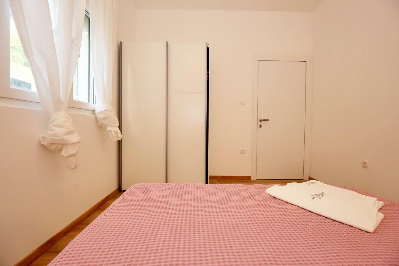 Apartments Ines ムルテル エクステリア 写真