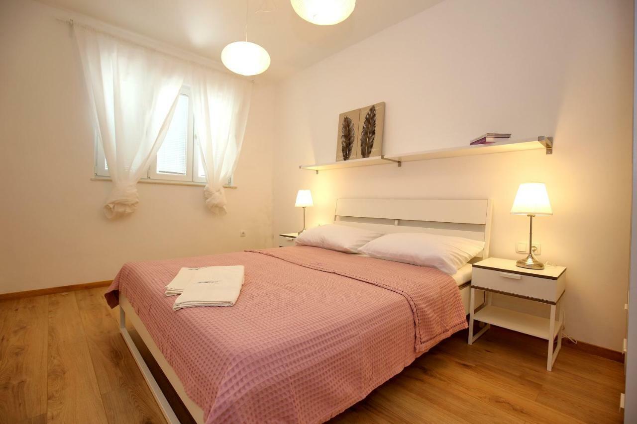 Apartments Ines ムルテル エクステリア 写真