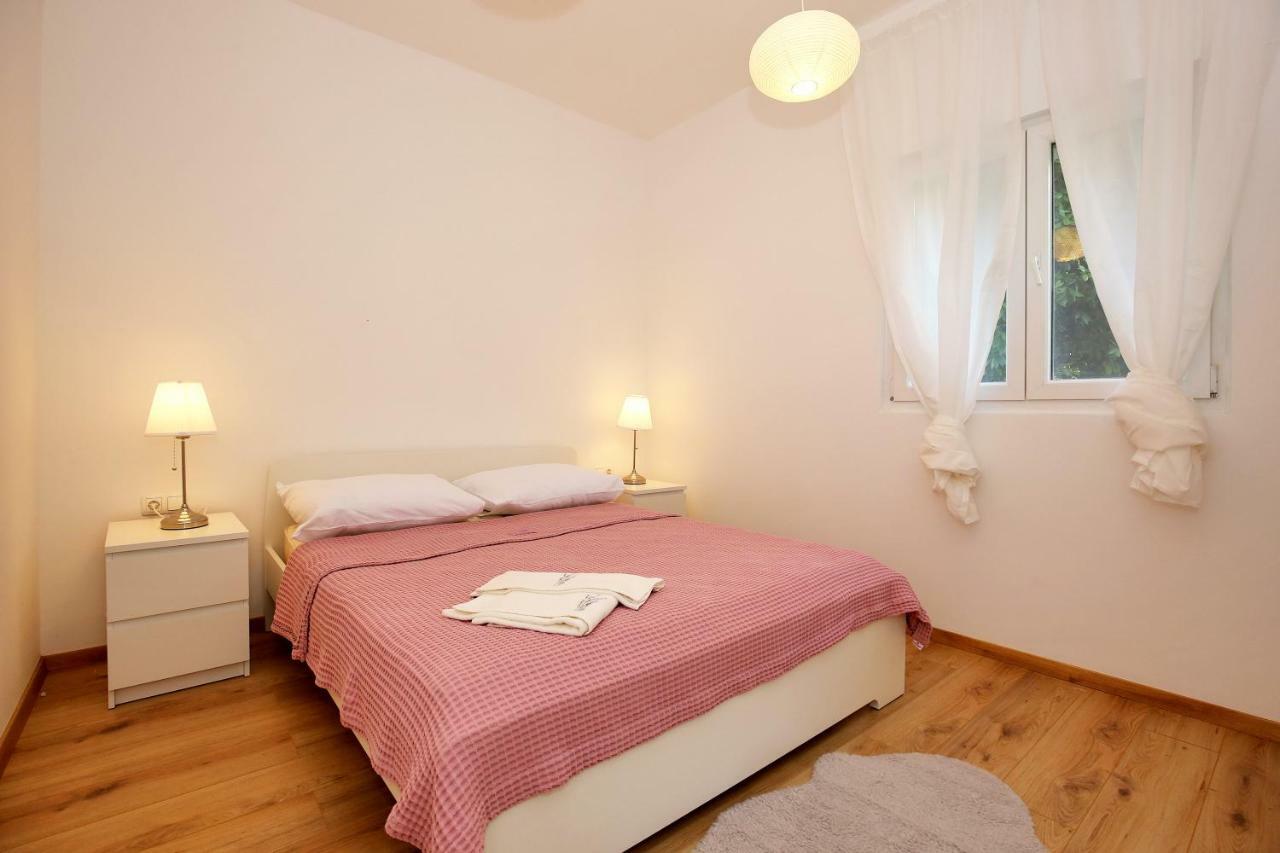 Apartments Ines ムルテル エクステリア 写真