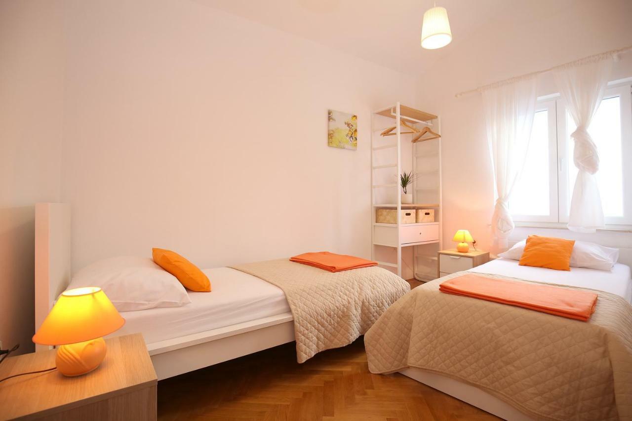 Apartments Ines ムルテル エクステリア 写真
